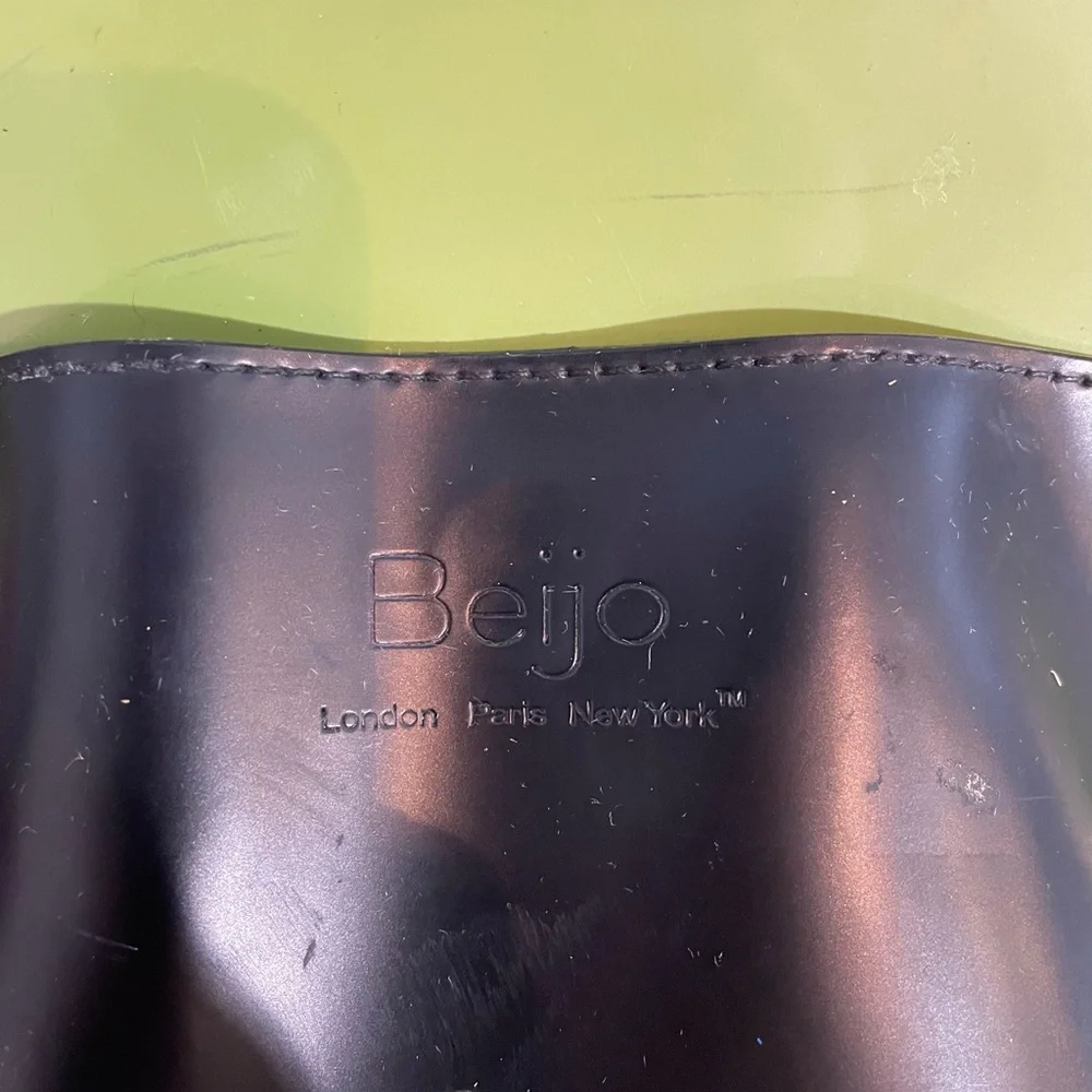 Beijo apple Green and Black convertible purse or backpack. - Picture 3 of 5